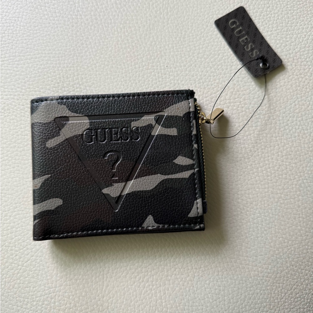 GUESS Black and Gray Key Card Holder Camouflage Design